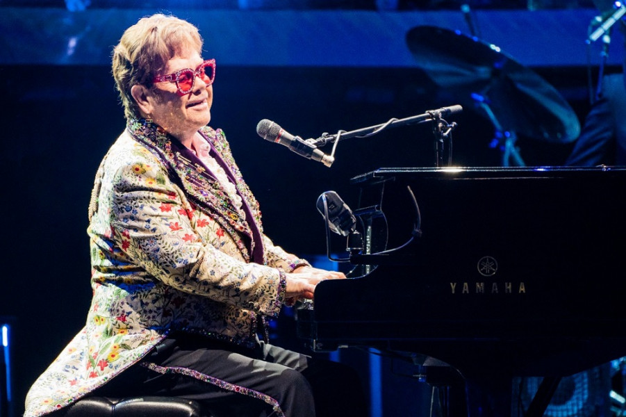 Elton John, atteint du Covid-19, annule deux concerts aux Etats-Unis 