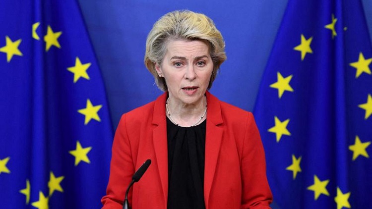Polémique sur des textos de von der Leyen au PDG de Pfizer