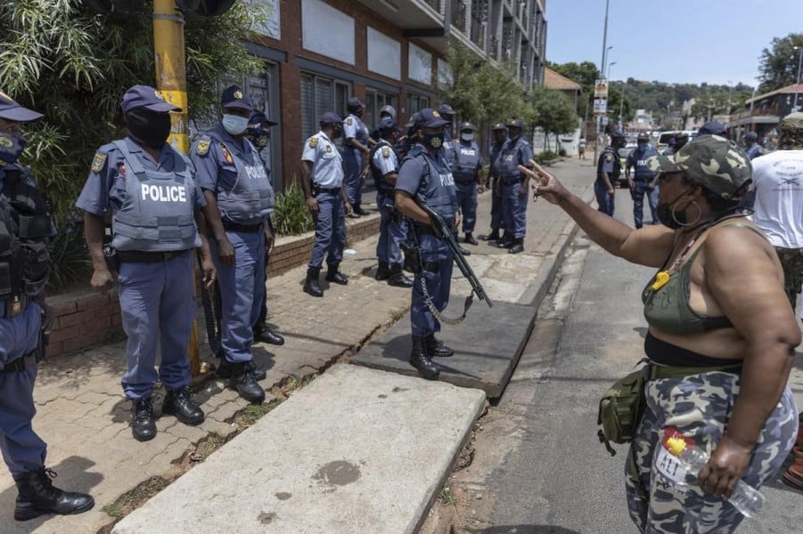 Afrique du Sud: la police tire des balles en caoutchouc sur des manifestants