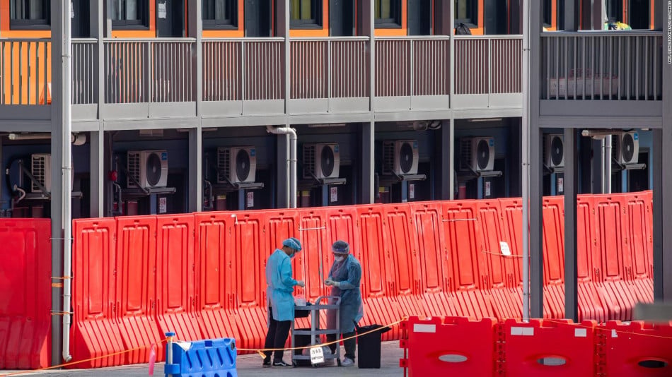 Hong Kong impose trois tests de dépistage obligatoires à tous ses résidents