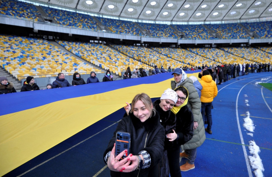 L'Ukraine célèbre une "Journée de l'unité", espoir prudent de sortie de crise 
