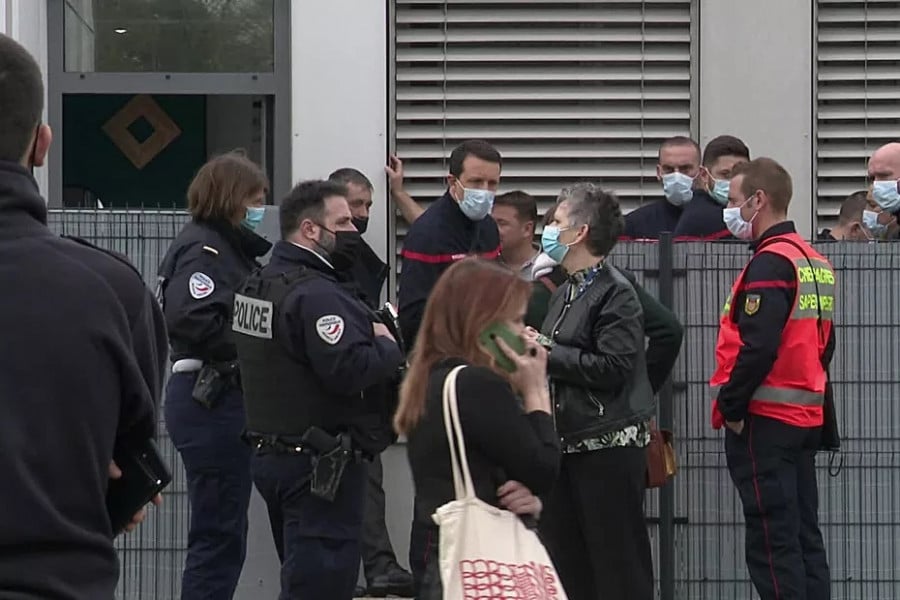 Attaque au couteau dans une université de France