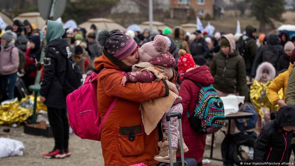 Ukraine: les forces russes encerclent Kiev