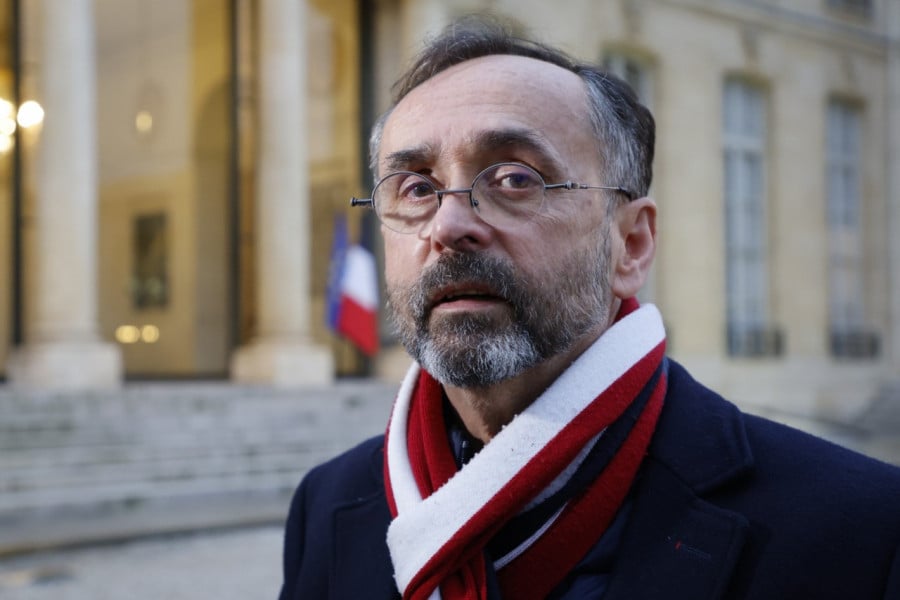 Migrants ukrainiens et syriens: le maire RN de Béziers fait son mea culpa