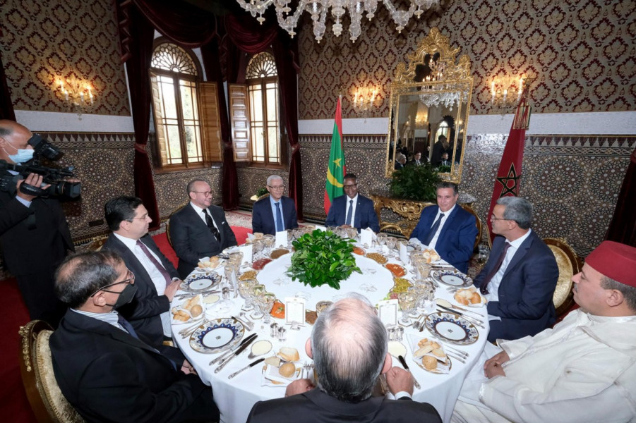 SM le Roi offre un déjeuner en l'honneur du Premier ministre mauritanien