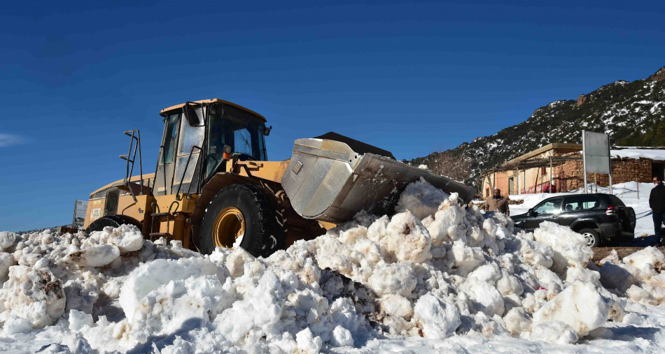 Ifrane: Réouverture de plusieurs axes routiers coupés après les chutes de neige