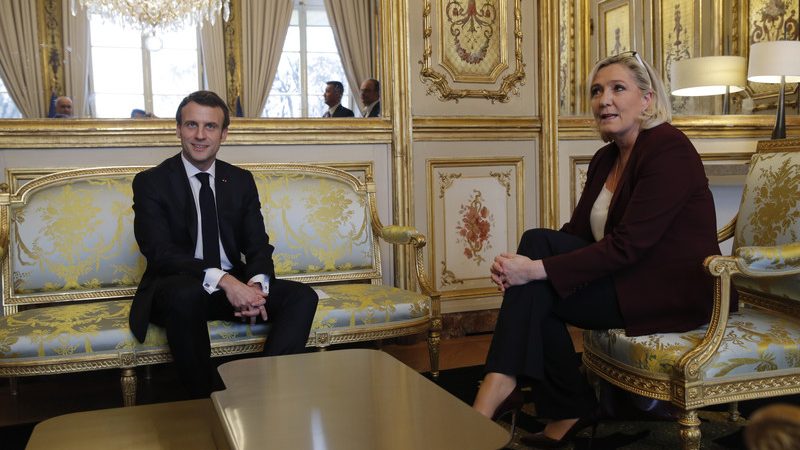 Présidentielle: le ton monte entre Macron et Le Pen 