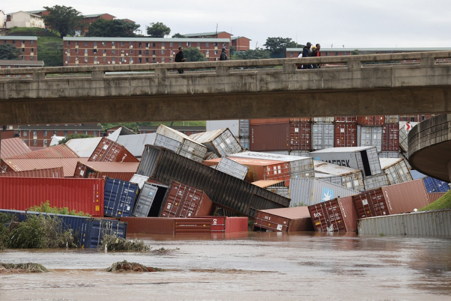 في فيضانات غير مسبوقة .. أكثر من 300 قتيل في جنوب إفريقيا