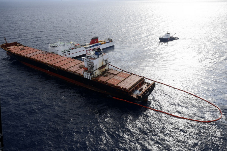 Naufrage d'un pétrolier devant les côtes tunisiennes, crainte de marée noire