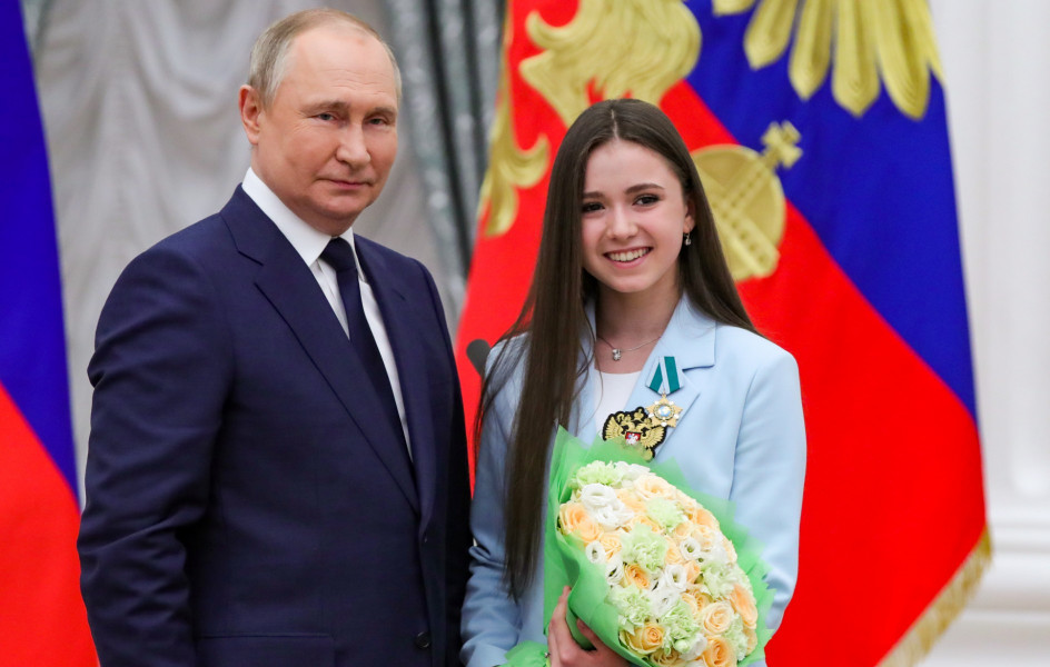 بوتين يلتقي النجمة الأولمبية كاميلا فالييفا 