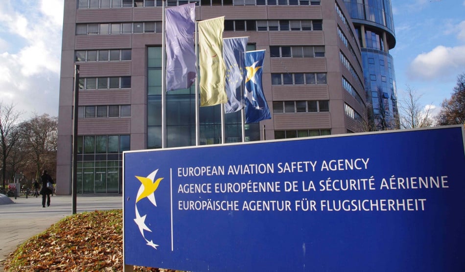 UE: plus d'obligation de masques dans les aéroports et avions à partir de lundi