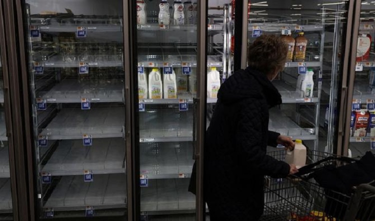 Pénurie de lait pour bébé: la Maison Blanche mobilisée pour régler le problème