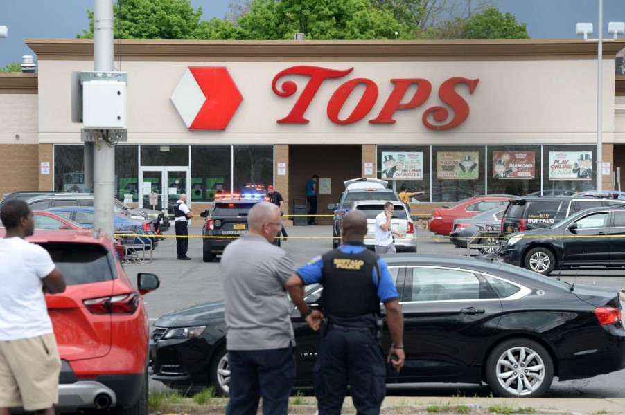 Choc et colère après une tuerie raciste dans l'Etat de New York