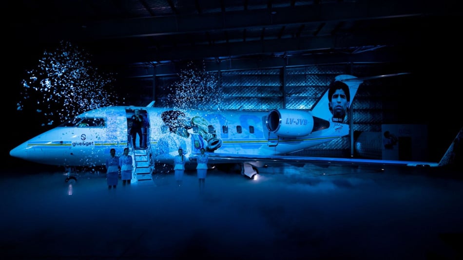 Un avion en hommage à Maradona, le "Tango D10S", dévoilé en Argentine