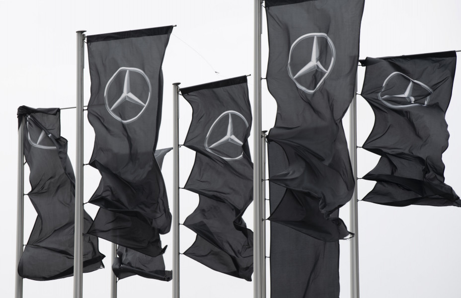 Mercedes rappelle près d'un million de voitures