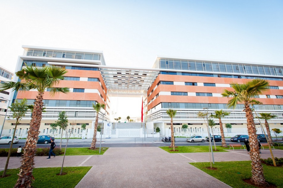 اتفاقية شراكة بين أسترازينيكا وجامعة محمد السادس لعلوم الصحة