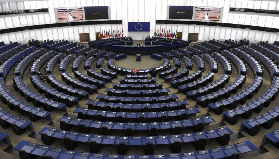 Automobile: les eurodéputés votent la fin des moteurs thermiques en 2035