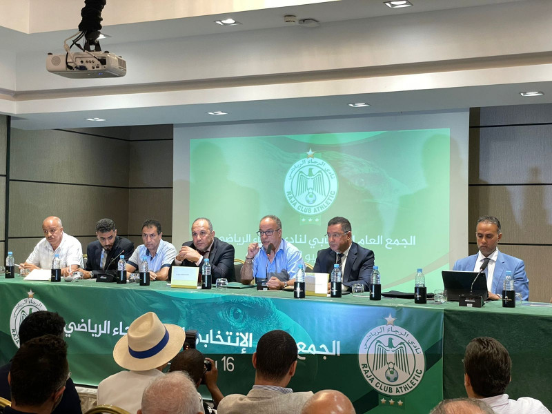 الرجاء يعقد جمعا عاما استثنائيا 