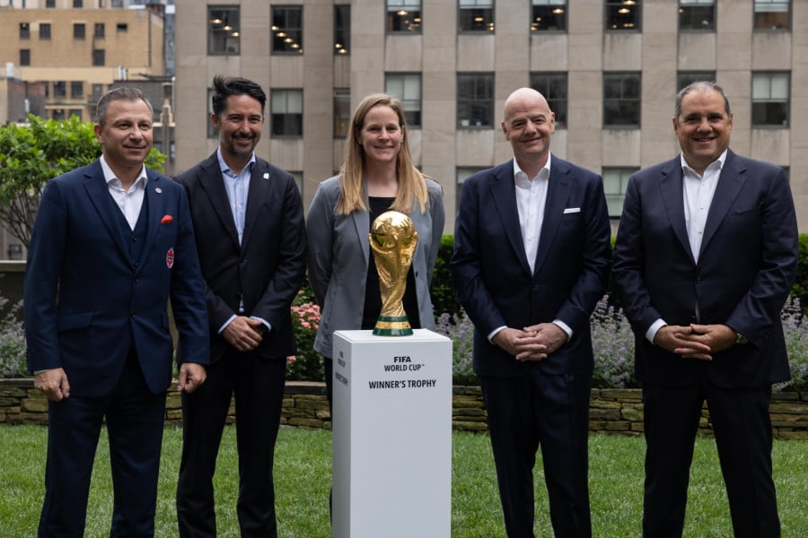Les 16 villes du Mondial-2026 de football révélées, match encore ouvert pour la finale