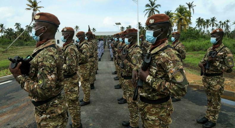 La Côte d'Ivoire demande au Mali de "libérer, sans délai" les 49 militaires "injustement" arrêtés à l'aéroport de Bamako 