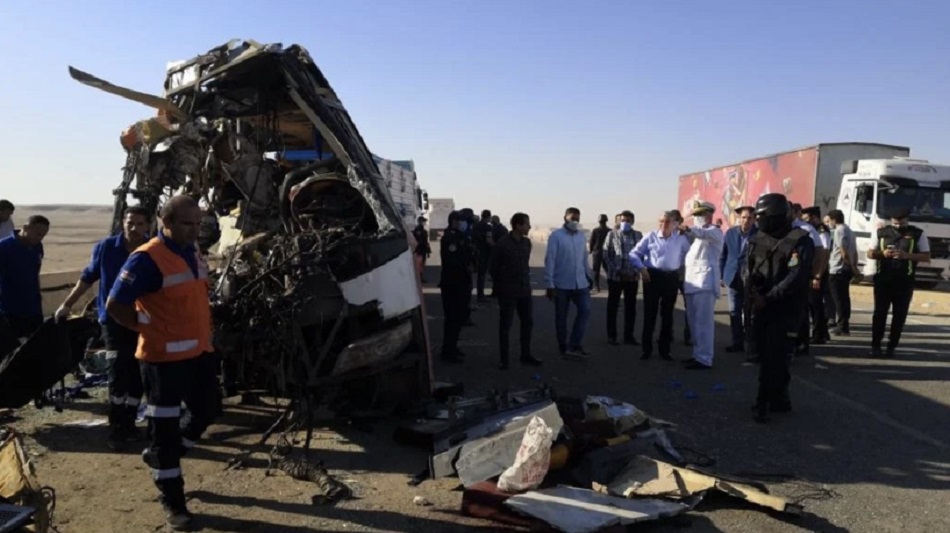مصر ..  25 قتيلا إثر اصطدام حافلة ركاب بشاحنة 