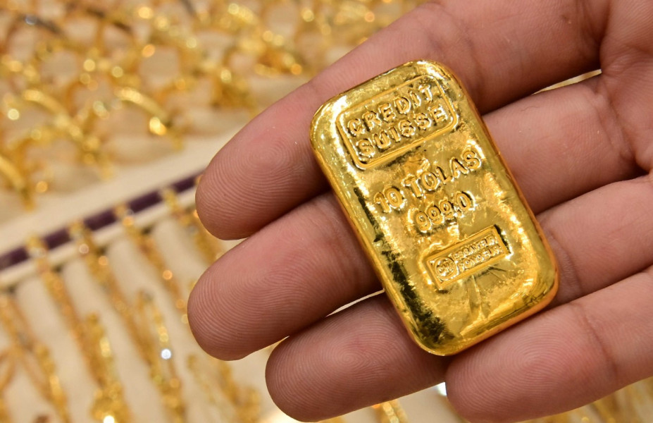 الذهب يلامس ذروة قياسية جديدة وسط إقبال على الملاذ الآمن