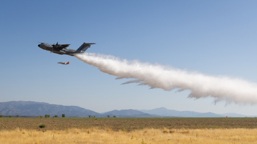 إيرباص تختبر طائرة عسكرية في إطفاء الحرائق