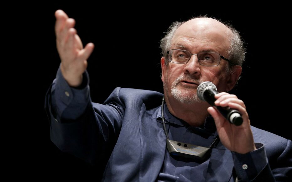 طعن الكاتب سلمان رشدي في العنق في نيويورك
