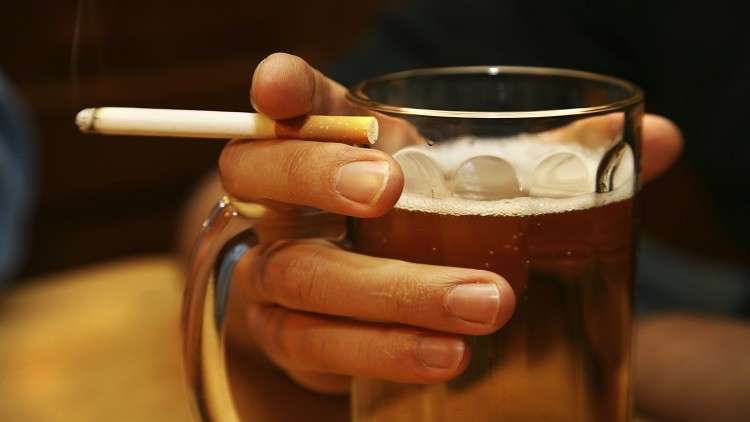 التدخين والكحول أبرز مسببات السرطان 