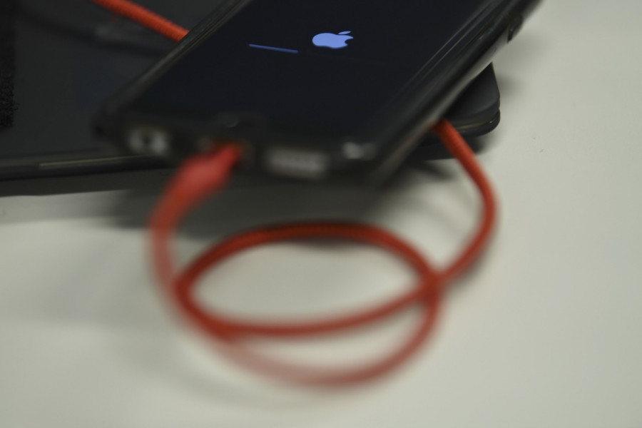 iPhone 12 : au Brésil, Apple est forcé de fournir un chargeur