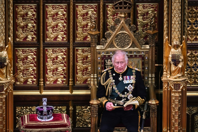 Elizabeth II: le nouveau roi Charles évoque "un moment de grande tristesse"