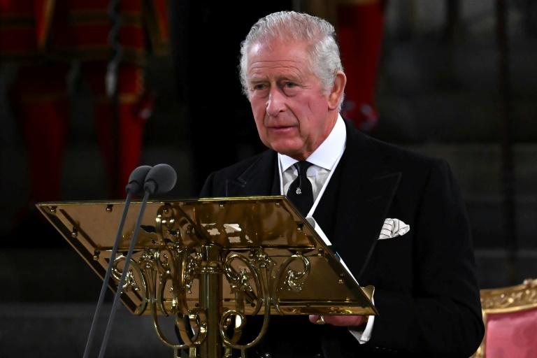 الملك تشارلز يؤكد أمام البرلمان : أشعر بثقل التاريخ