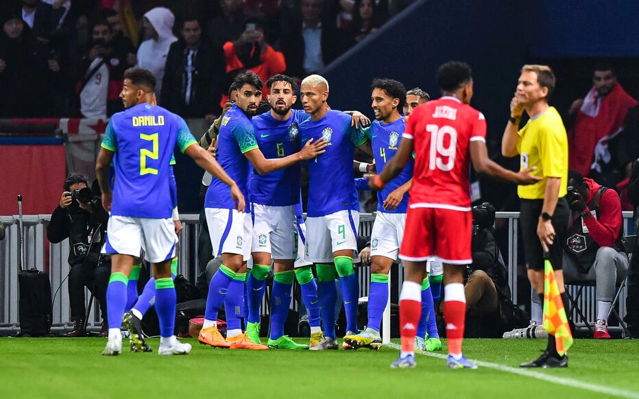 الاتحاد التونسي يدين رمي الموز على البرازيلي ريشارليسون
