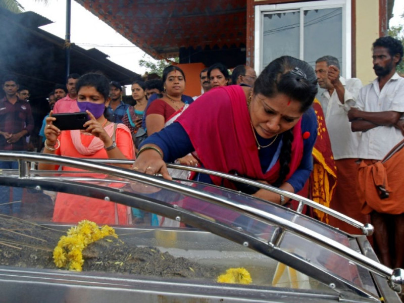 Inde: funérailles religieuses pour un "divin" crocodile "végétarien"