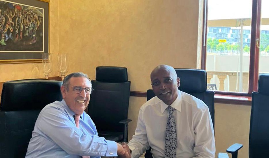 Youssef Amrani, l'ambassadeur du Maroc en Afrique du Sud, rencontre Motsepe