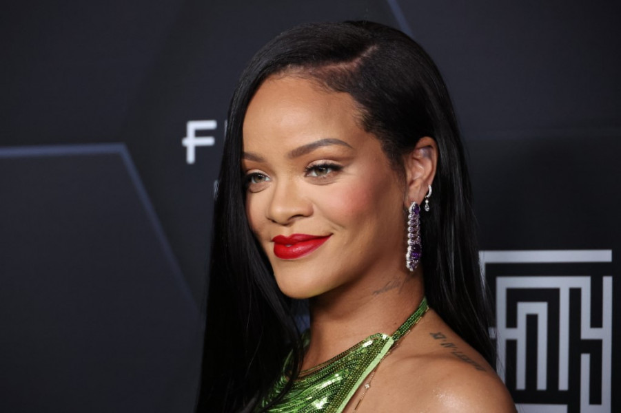 Rihanna diffuse une première vidéo de son bébé