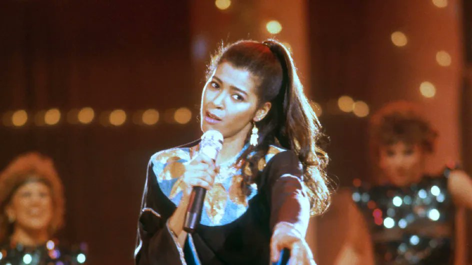  وفاة المغنية والممثلة الأمريكية آيرين كارا 