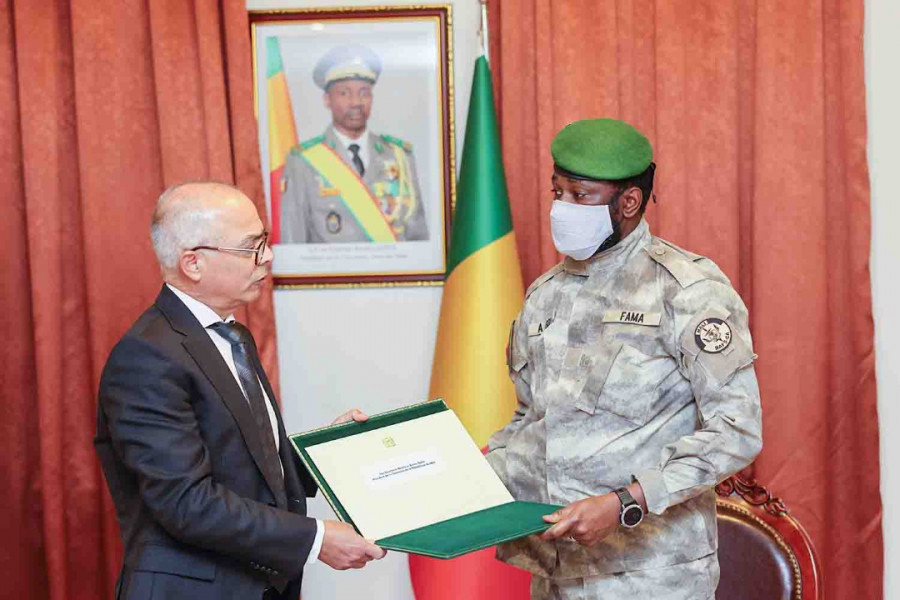 Mali: le Président de la transition reçoit Chakib Benmoussa
