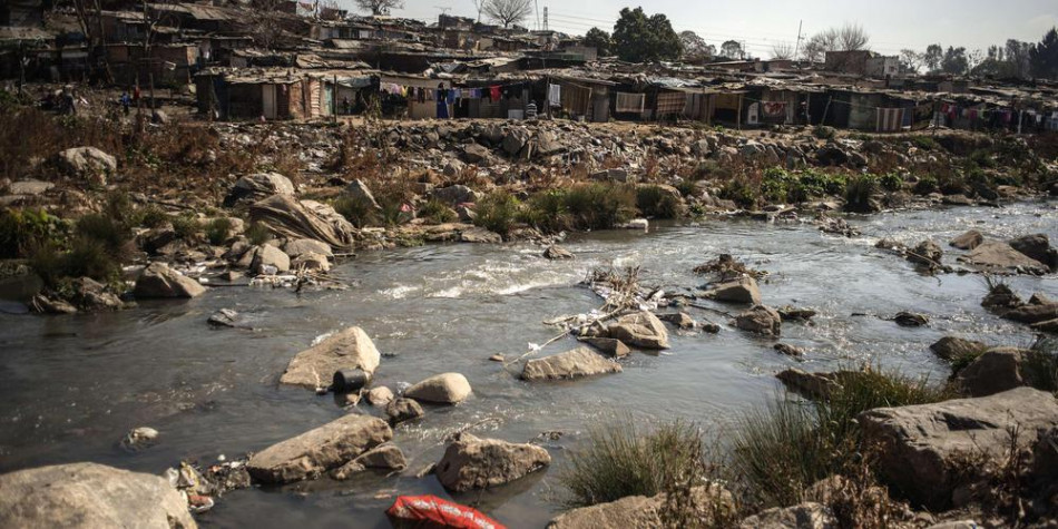 جنوب إفريقيا .. 14 قتيلا في فيضان نهر خلال طقوس دينية