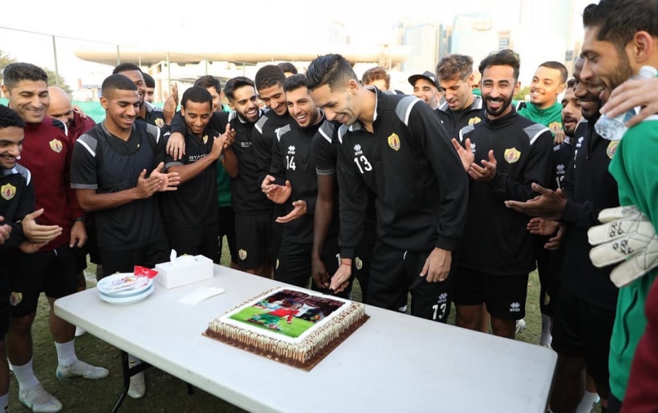 بانون يحظى باستقبال الأبطال في قطر  