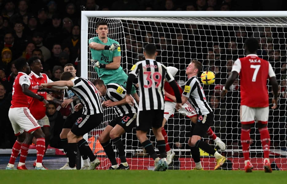 Angleterre: Newcastle tient tête à Arsenal, Manchester United au pied du podium