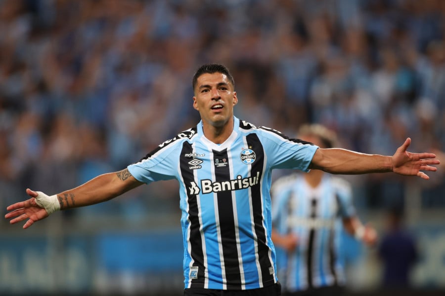 Brésil: Luis Suarez débute par un triplé avec Grêmio