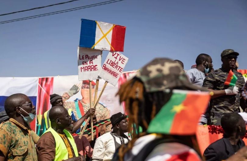 بوركينا فاسو تطالب بانسحاب القوات الفرنسية