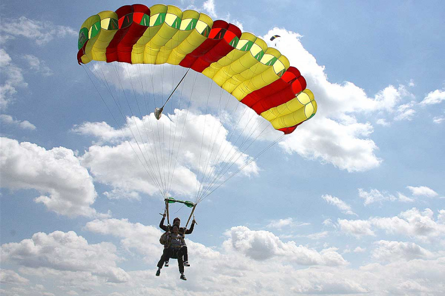 Béni Mellal abrite le championnat international de parachutisme