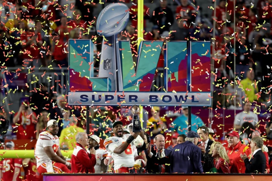 Rivalités IA et pluie de célébrités au menu des publicités du Super Bowl 