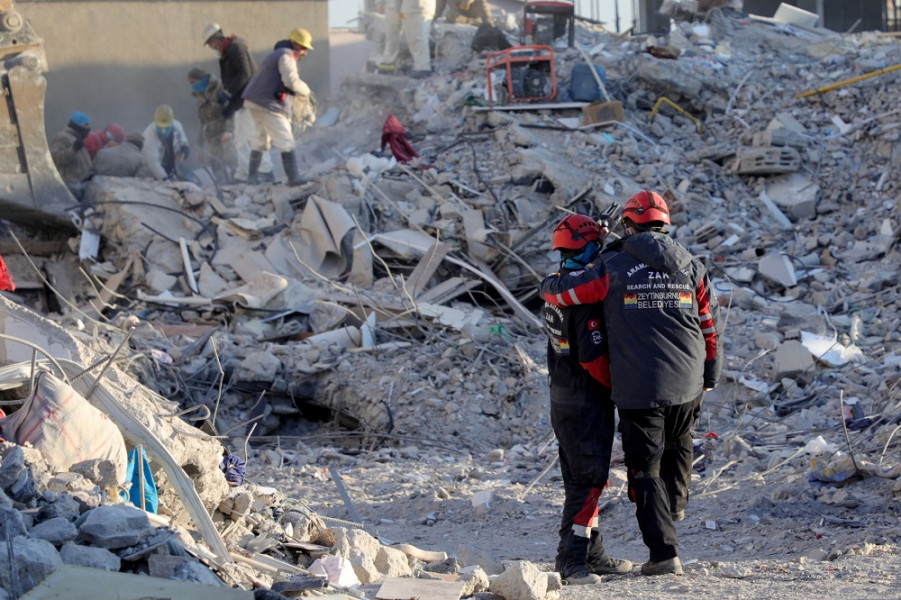 Séisme en Turquie: suspension des efforts de recherche de survivants, sauf pour deux provinces