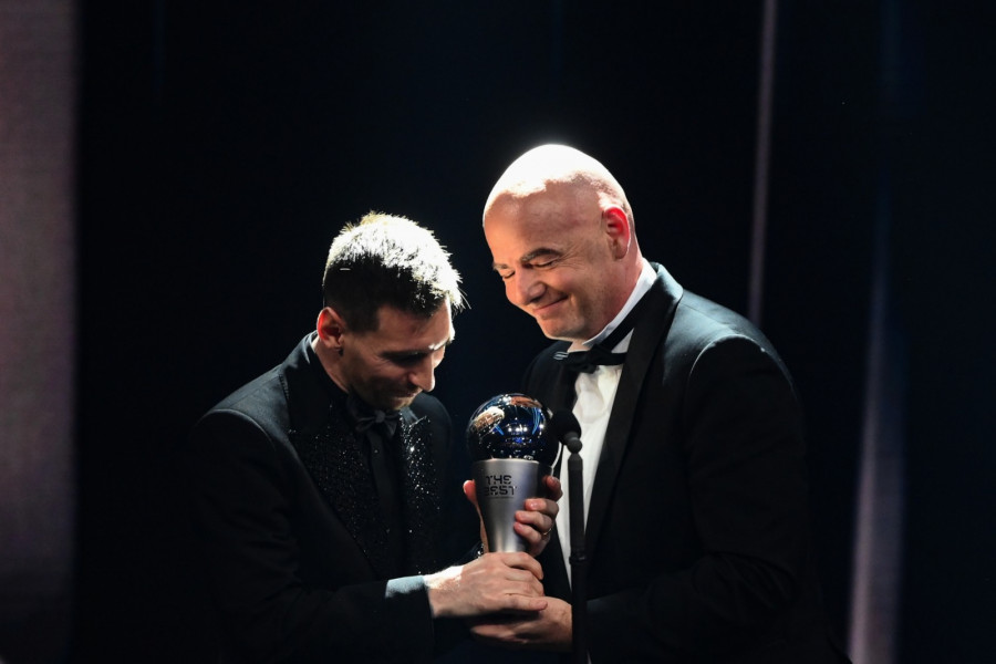 جوائز الفيفا : ليونيل ميسي الأفضل 
