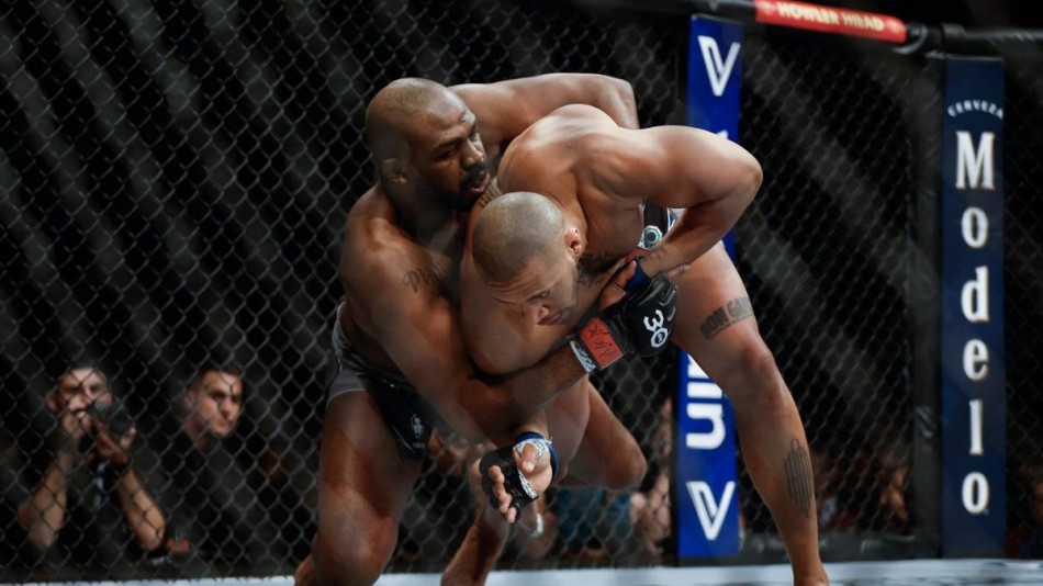 MMA: Gane, battu à l'étouffée par Jon Jones, voit s'envoler son rêve de champion UFC