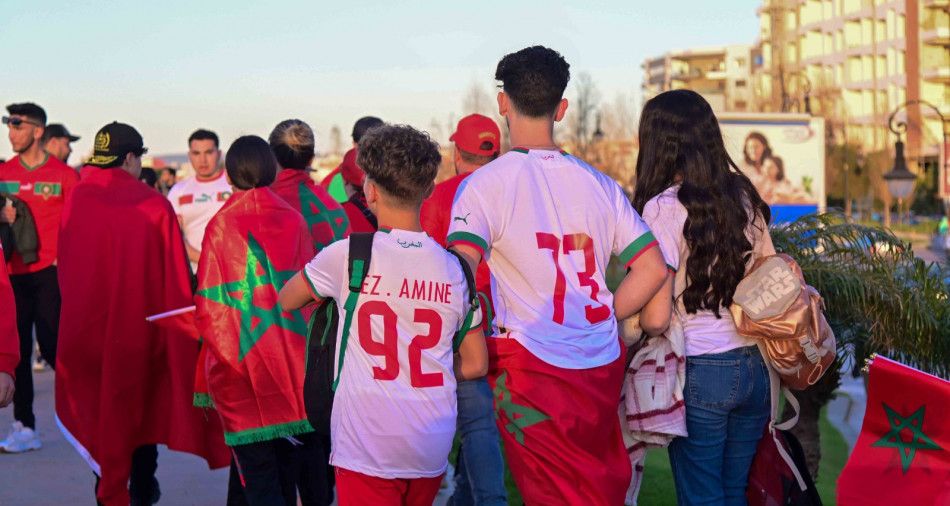 Maroc-Brésil: les supporters marocains rompent leur jeûne dans le stade