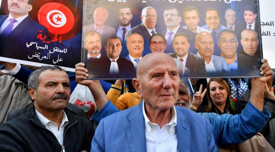 أنصار للمعارضة التونسية يتظاهرون